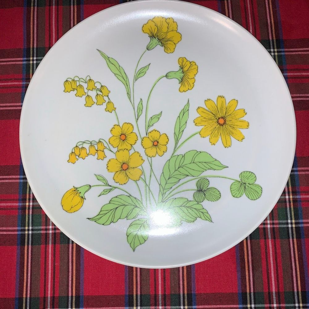 Vintage melamine Dinnerware replacement Plate White Yellow Floral clover